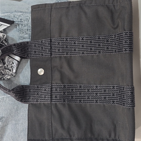 Hermès Paris Canvas Herline PM Small Tote Bag - Picture 3 of 11